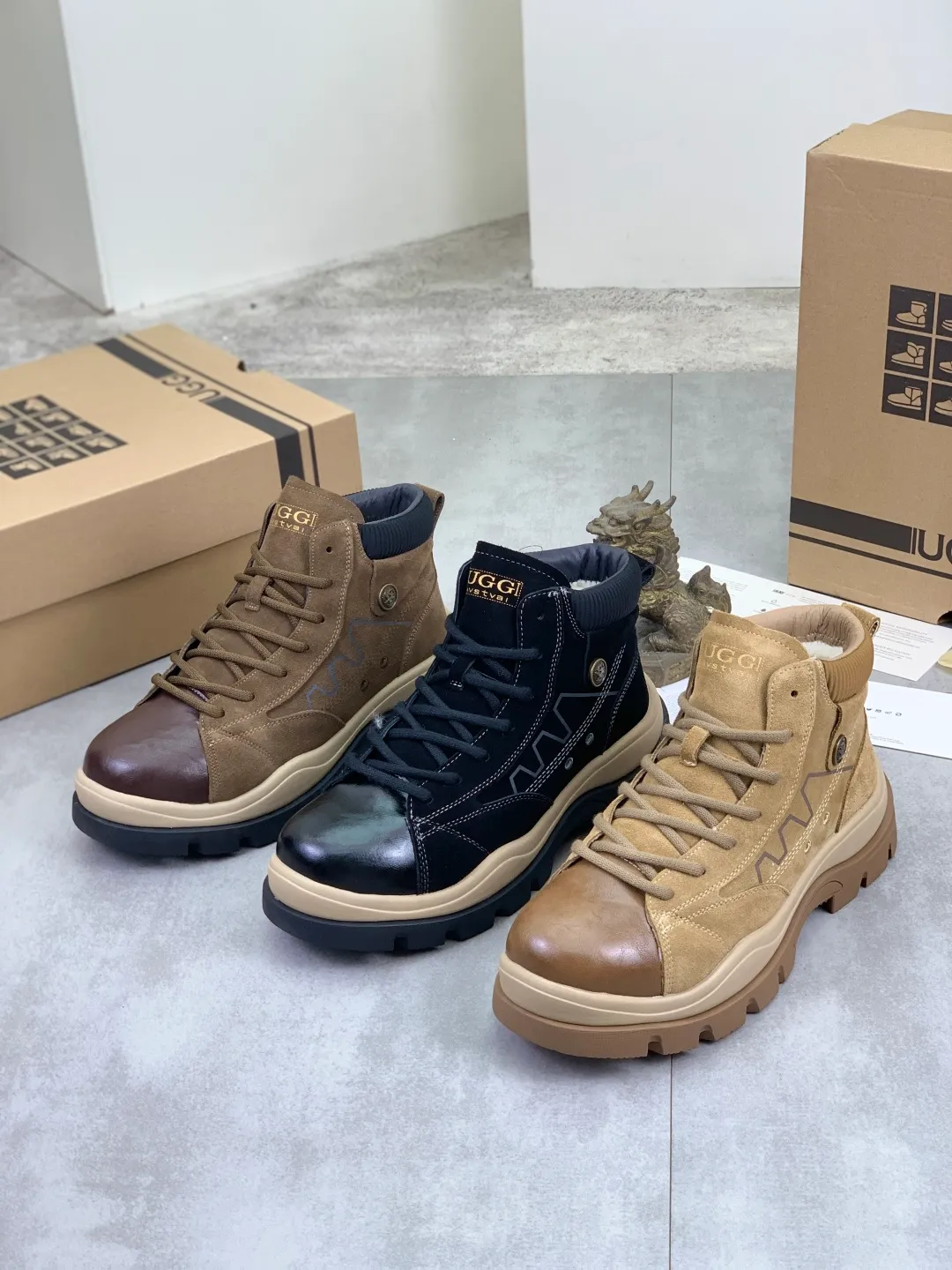 Men's men's shoes 💰P620 New arrival 🆕🆕🆕 IUGGI men's British retro Martin boots Winter new men's outdoor hiking boots First layer of cowhide on the outside and wool on the inside Comfortable and warm sole Rubber outsole Non-slip and firm Trendy and fashionable Casual and versatile Size: 39-44 Three colors A6869